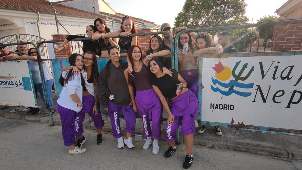 Primer encierro tradicional por las calles de Macotera