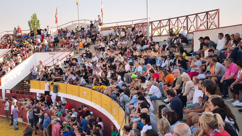 Primer encierro tradicional por las calles de Macotera