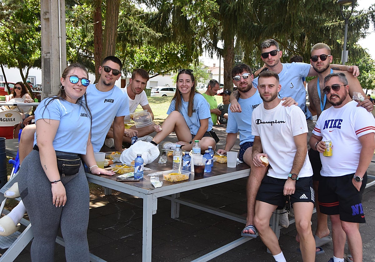 Diversión y paella para 800 en Nuevo Naharros