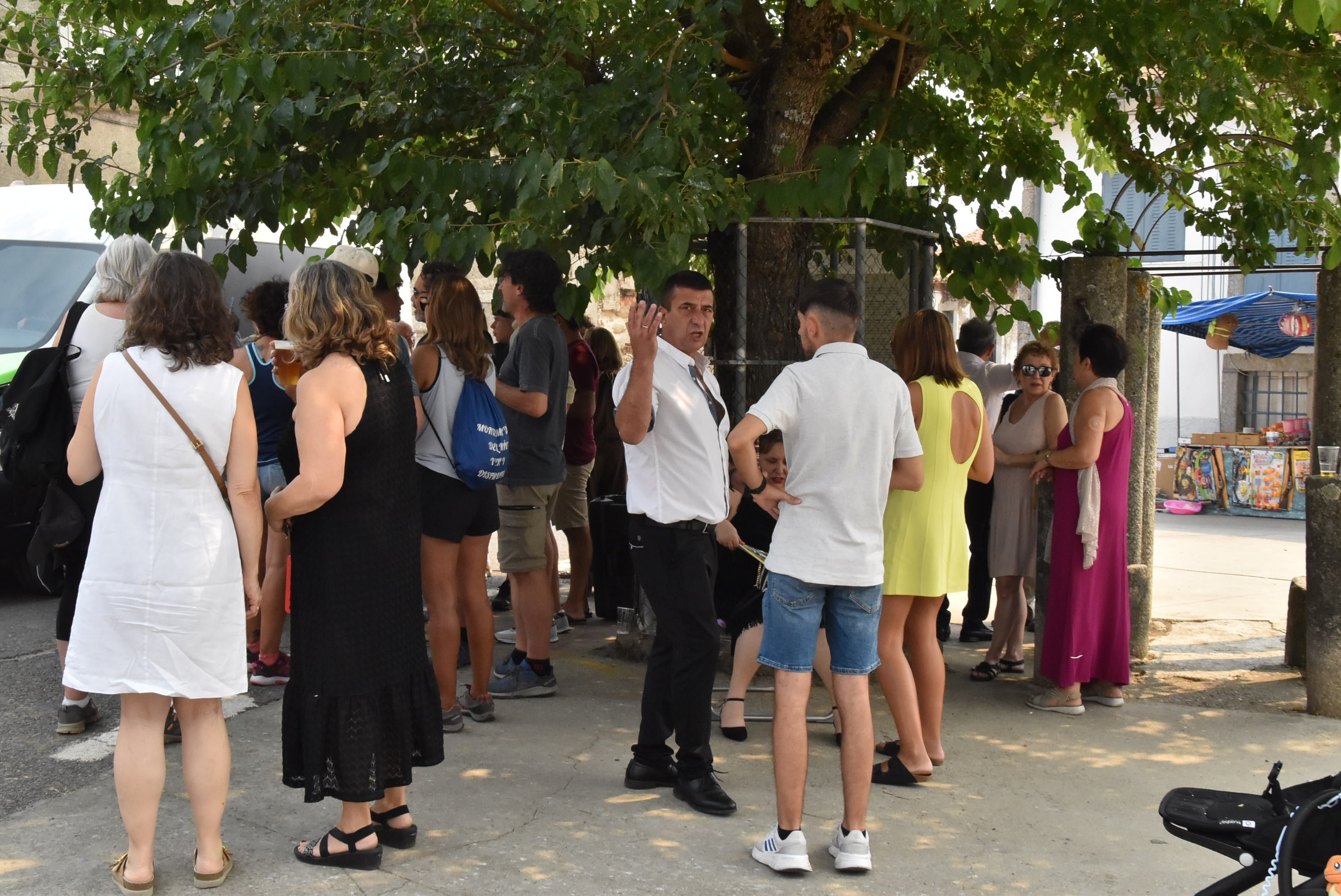 Aldeacipreste saca en procesión a San Roque para bendecir a sus fieles
