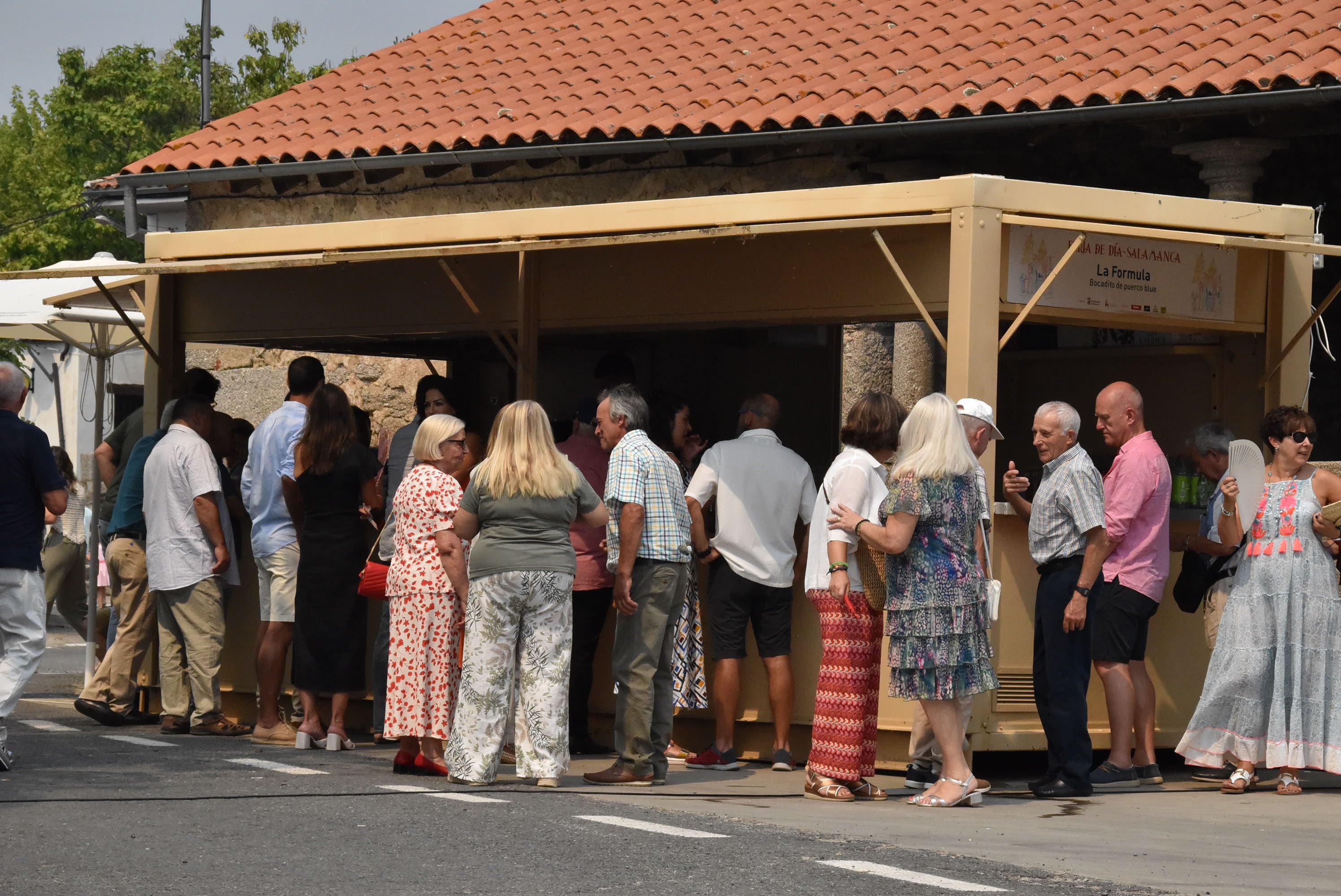 Aldeacipreste saca en procesión a San Roque para bendecir a sus fieles