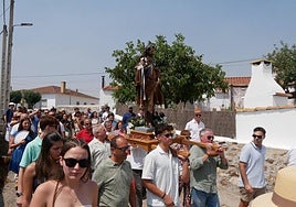 La imagen de San Roque presidió ayer los actos en su honor