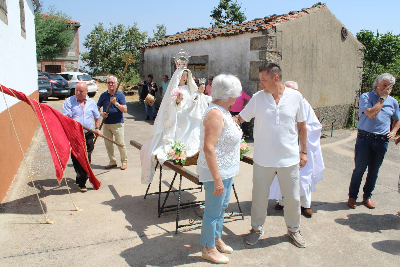 Santa María de los Llanos honra a su patrona