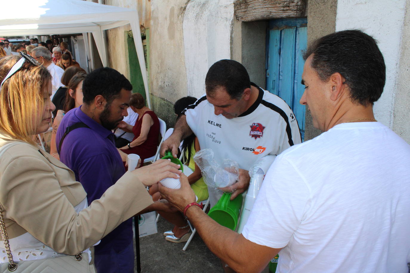 Santa María de los Llanos honra a su patrona