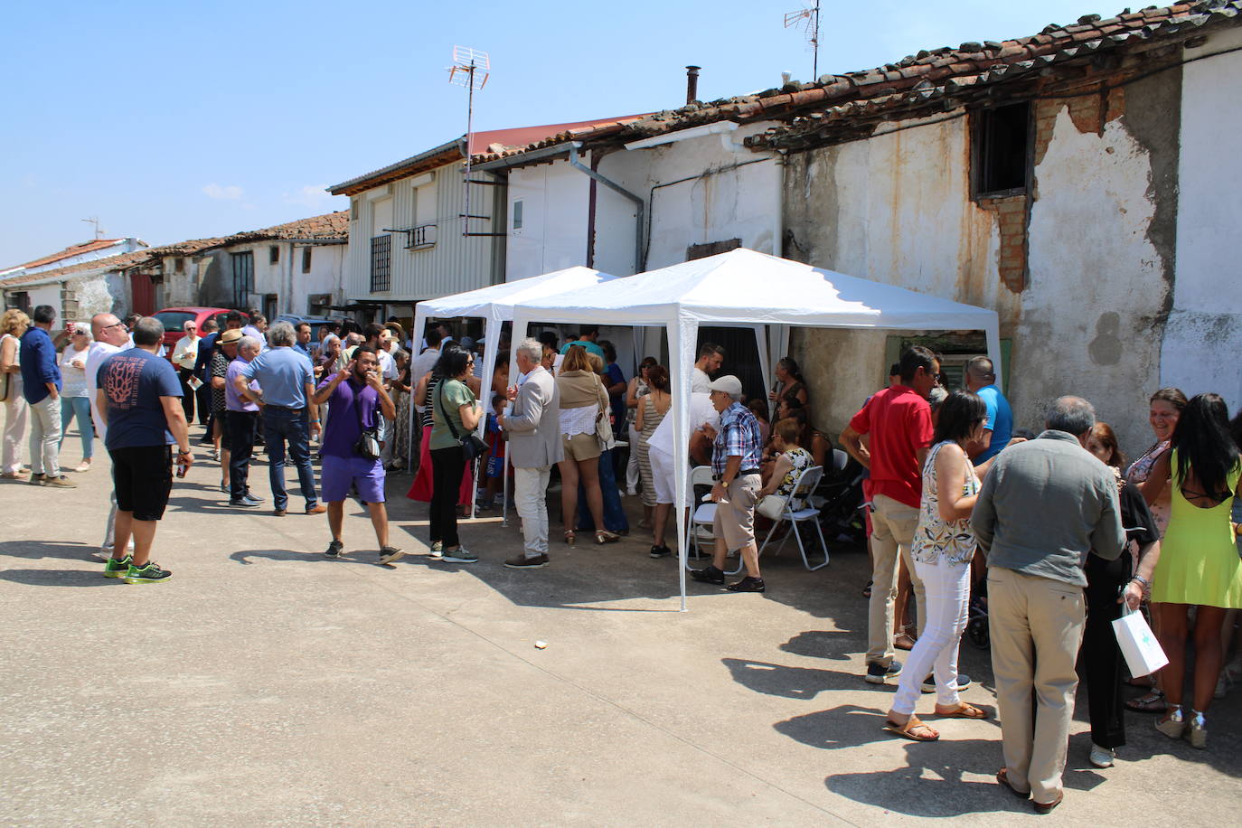 Santa María de los Llanos honra a su patrona