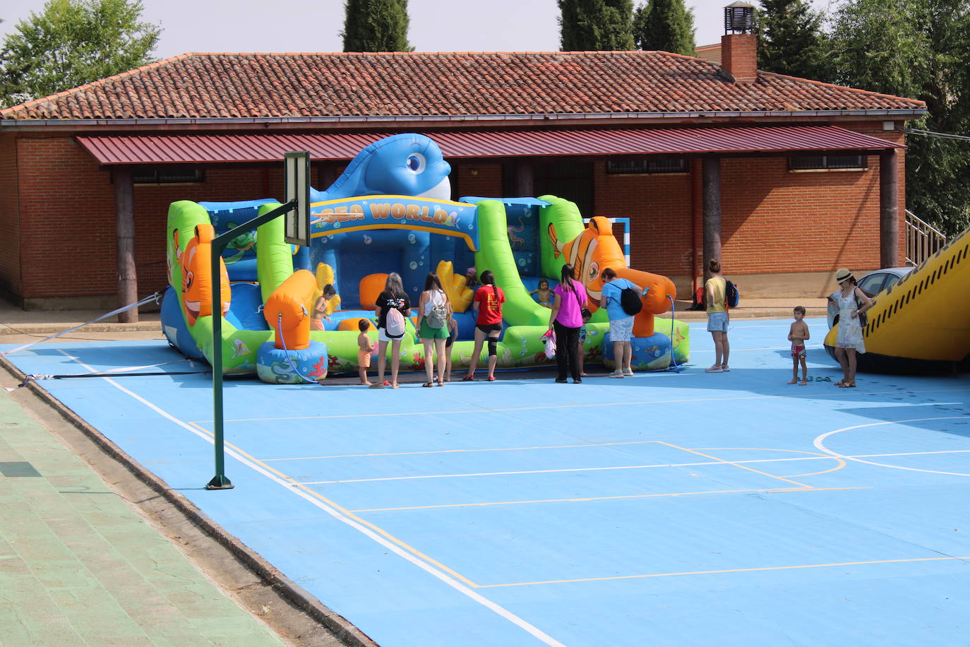 Los niños disfrutan de la fiesta en Guijuelo