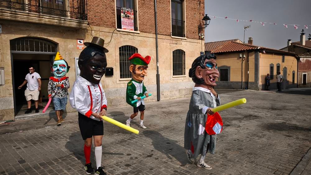 Los cabezudos visitan Cantalpino