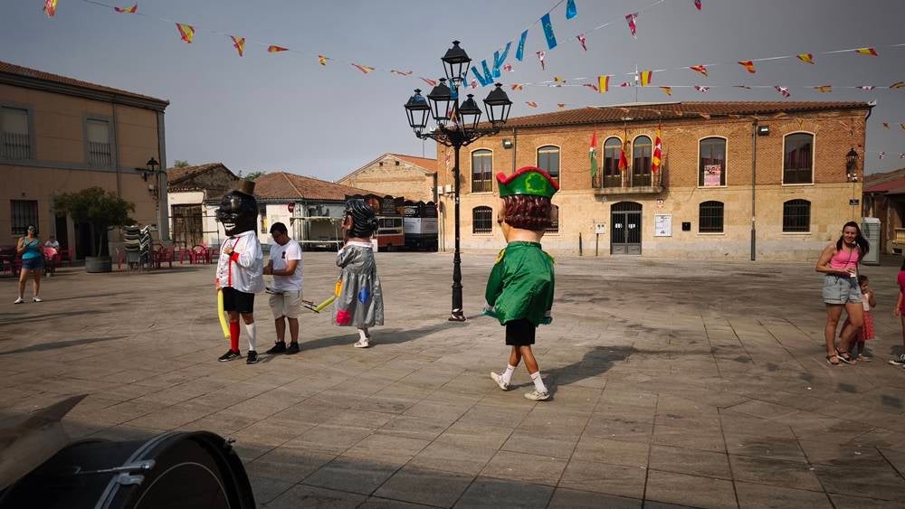 Los cabezudos visitan Cantalpino