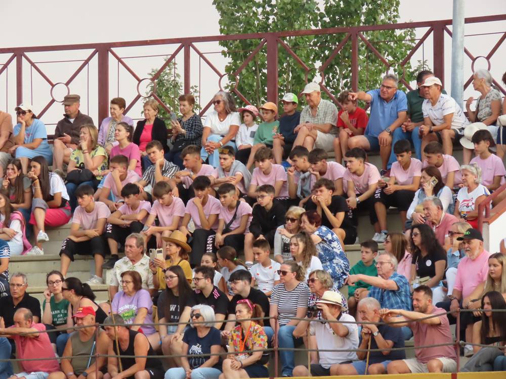 Multitudinario segundo encierro en Macotera