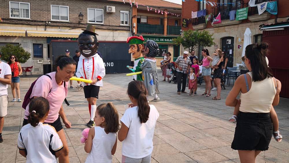 Los cabezudos visitan Cantalpino