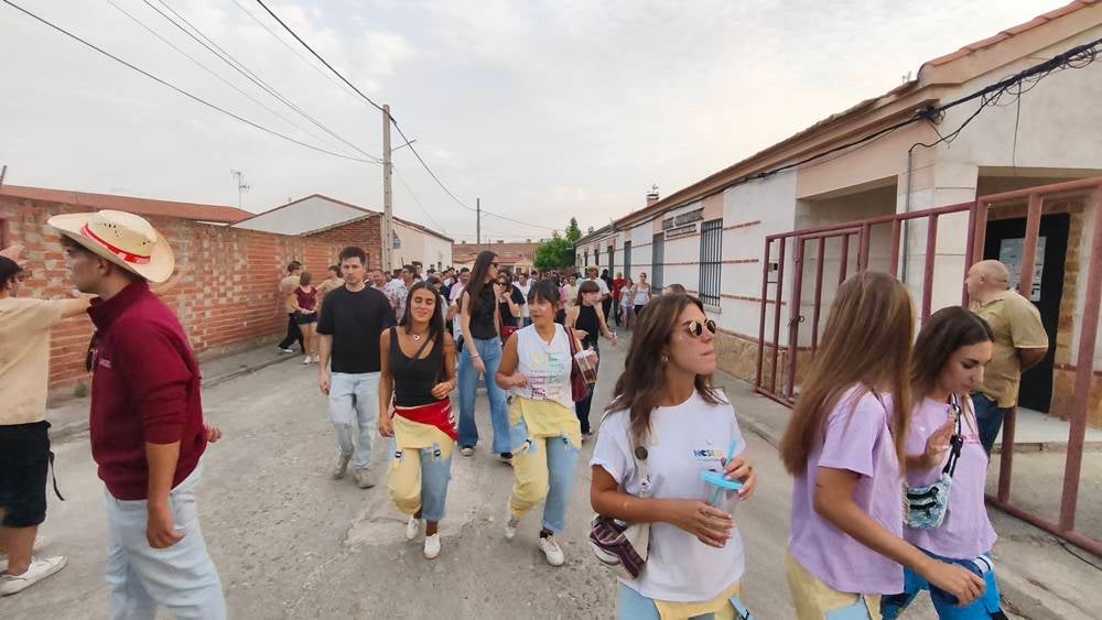 Multitudinario segundo encierro en Macotera