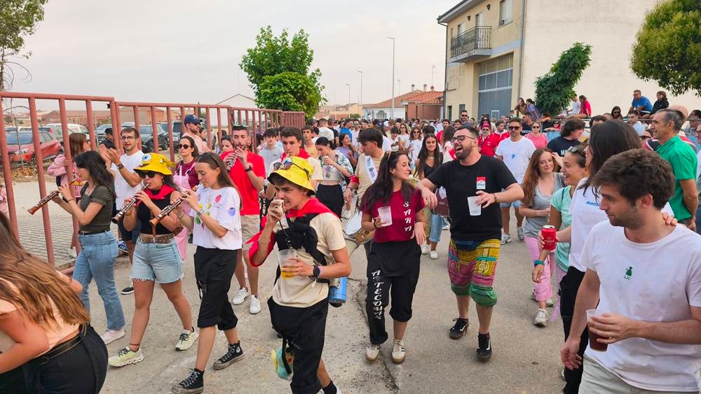 Multitudinario segundo encierro en Macotera