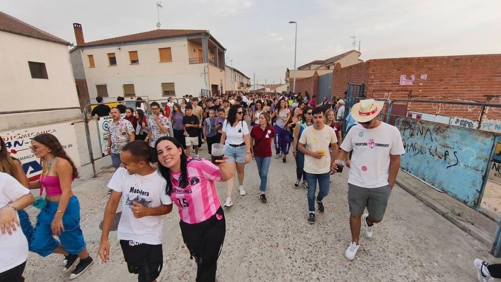 Multitudinario segundo encierro en Macotera