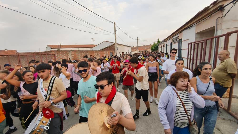 Multitudinario segundo encierro en Macotera