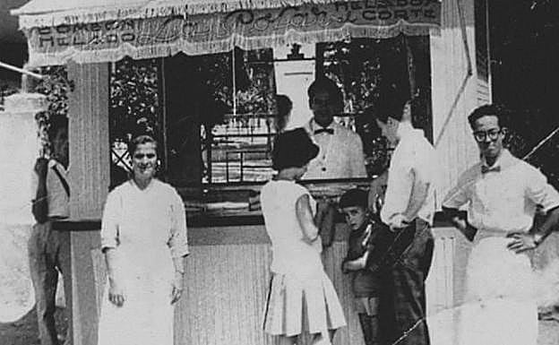 Ya son los años 60 y el verano siempre es tiempo para tomarse un helado en la caseta de la Alamedilla.