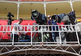 Cámaras de televisión, en la plaza de toros de Las Ventas.