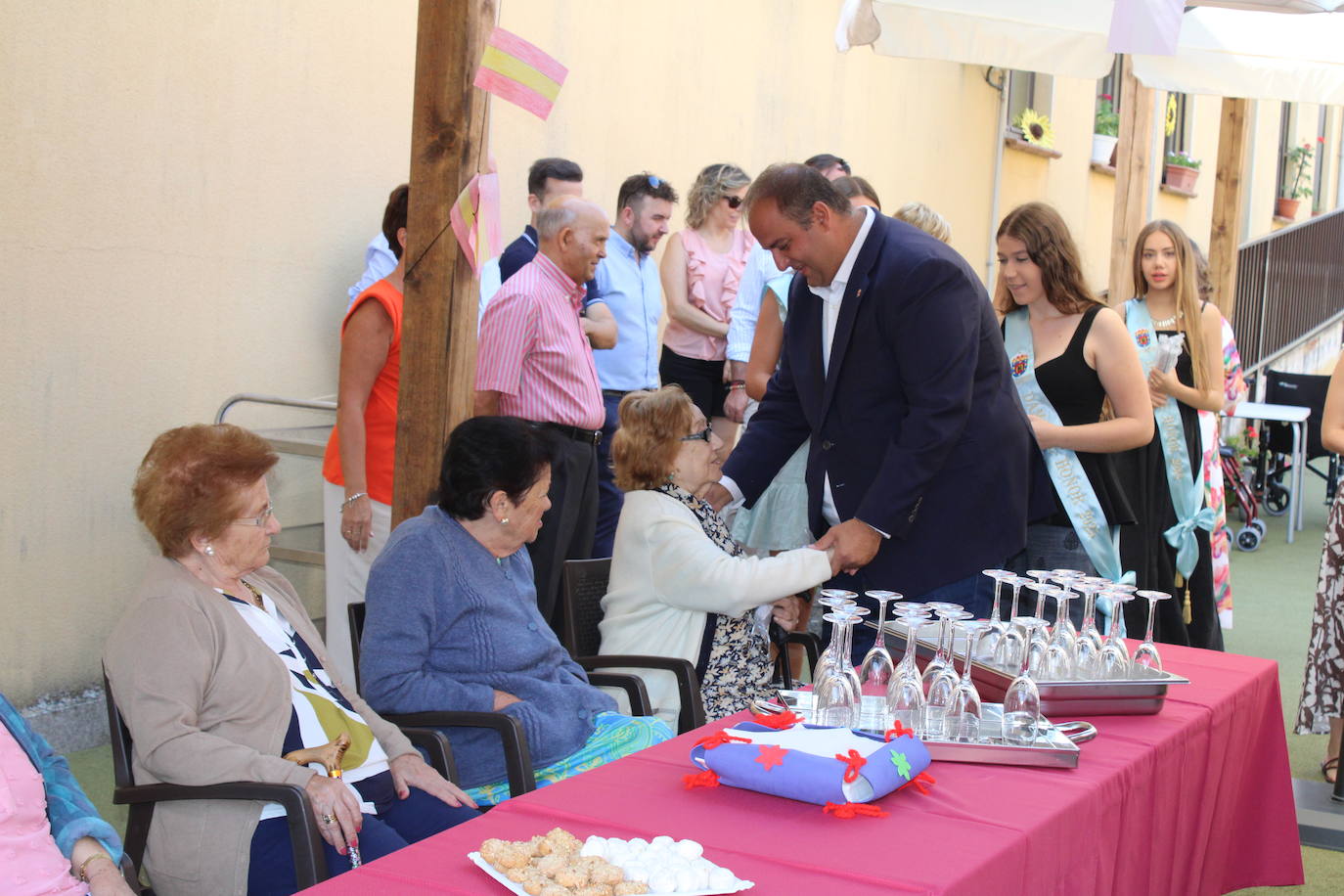 Guijuelo rinde homenaje a los mayores en el final de sus fiestas