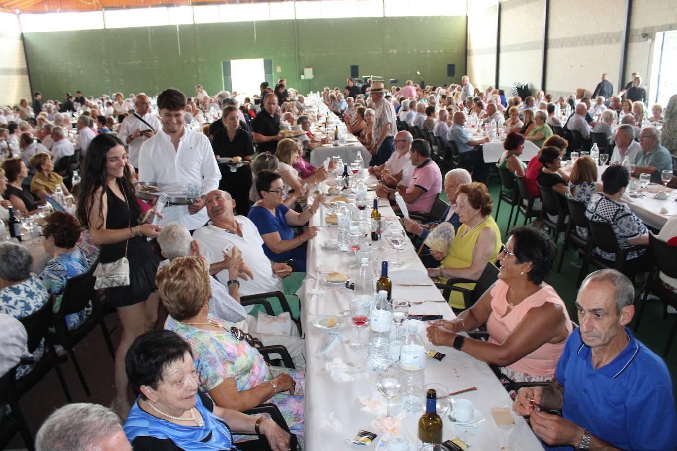 Guijuelo rinde homenaje a los mayores en el final de sus fiestas