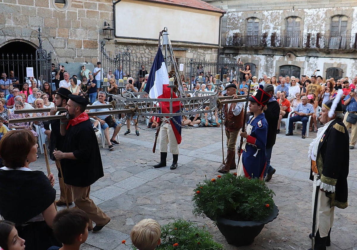 Imagen de la escenificación del robo de la lámpara en Puerto de Béjar.