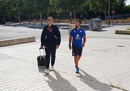 Anna Montañana, llegando al pabellón junto a Víctor Sánchez el pasado verano.