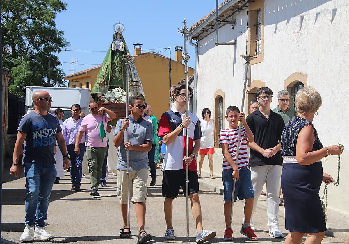 Procesión en honor a la Virgen de la Esperanza en Gomecello.