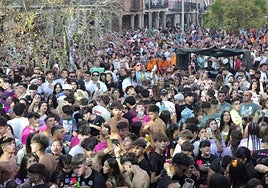 Imagen de las peñas durante el inicio de fiestas.