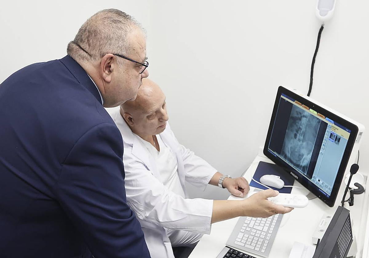 Alejandro Vázquez, durante una visita al centro de San Juan.