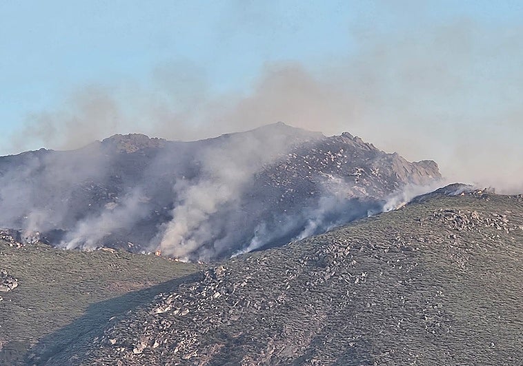 El incendio proveniente de Jarilla (Cáceres), en la vertiente de Candelario.