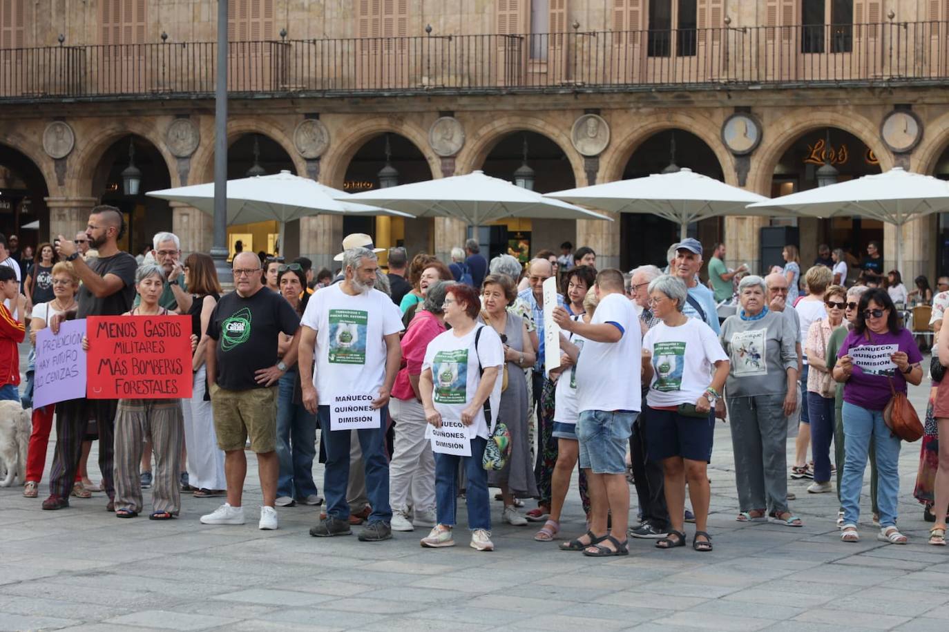 Podemos Salamanca exige explicaciones a la Junta por la gestión de los incendios con una concentración en la Plaza Mayor