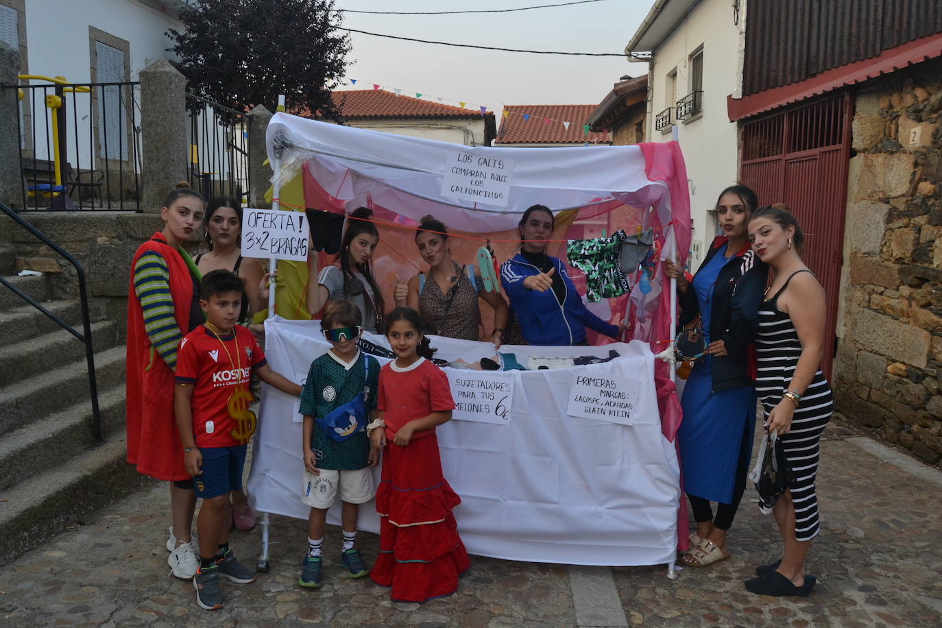 Los vecinos de El Cabaco, estrellas de las fiestas