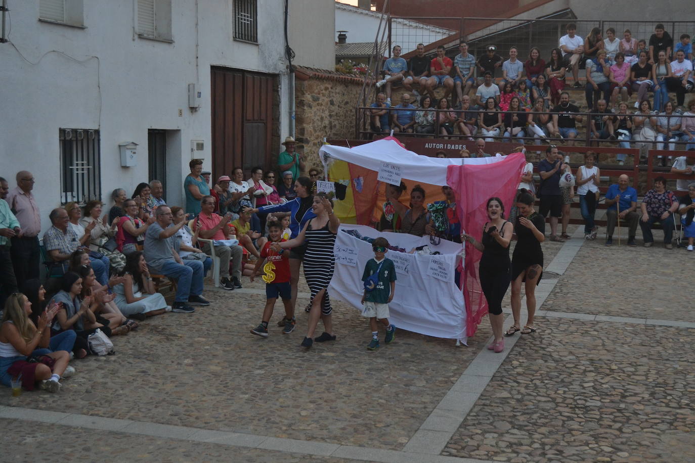 Los vecinos de El Cabaco, estrellas de las fiestas