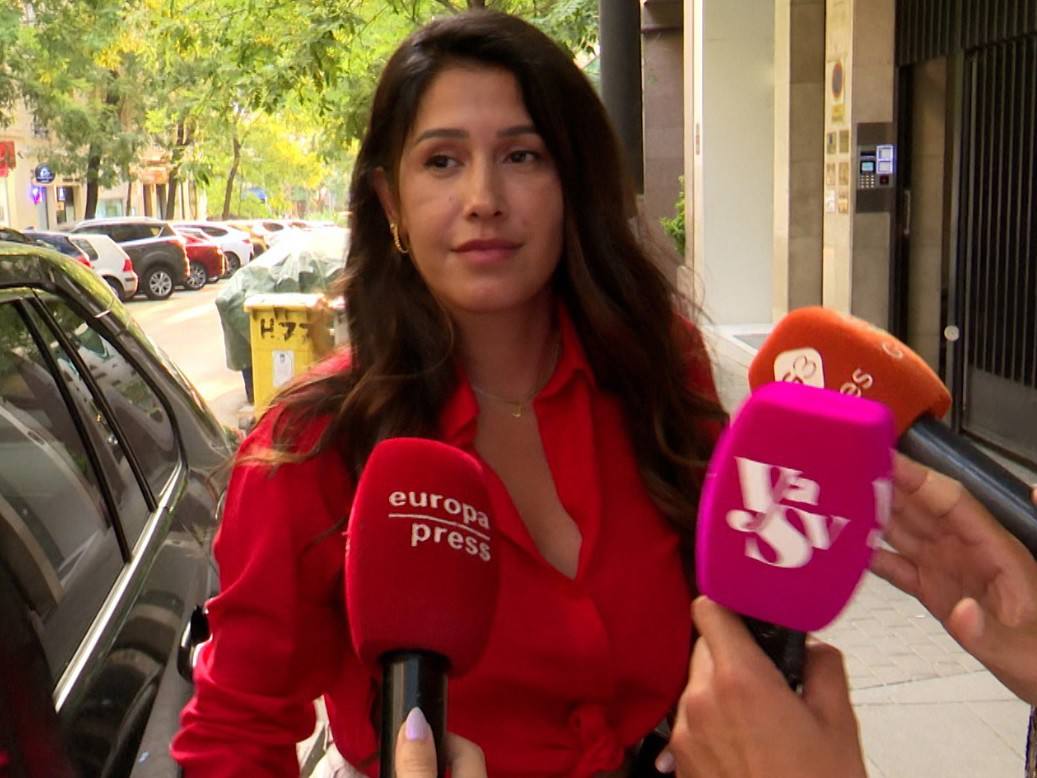 Gabriela Guillén, ante los medios de comunicación.