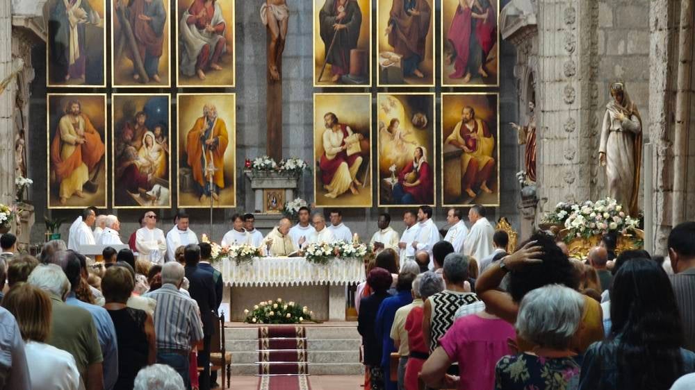 Himnos para Santa María Reina en Peñaranda de Bracamonte