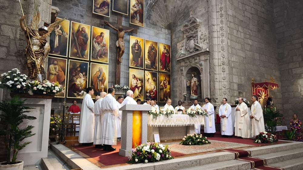 Himnos para Santa María Reina en Peñaranda de Bracamonte