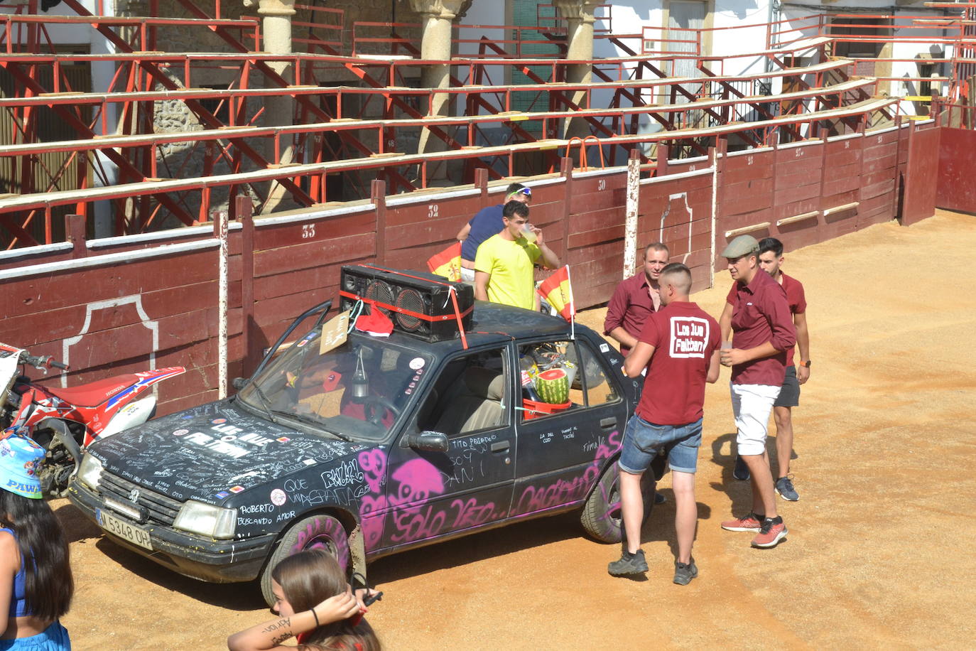 La fiesta se desata con las peñas de Lumbrales