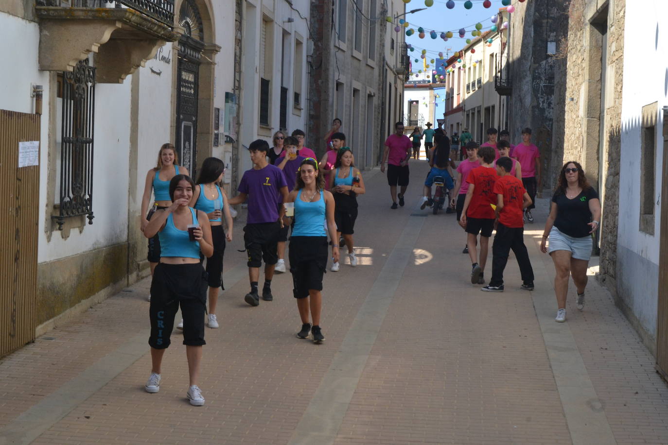 La fiesta se desata con las peñas de Lumbrales