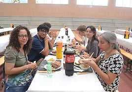 Los vecinos disfrutaron de una deliciosa comida