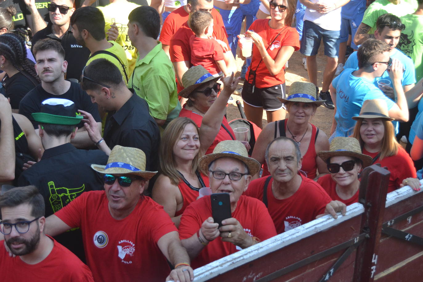 La fiesta se desata con las peñas de Lumbrales