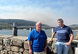 Carlos Parra y Antonio Labrador, en el pantano de Navamuño, que se encuentra al 60% de su capacidad.