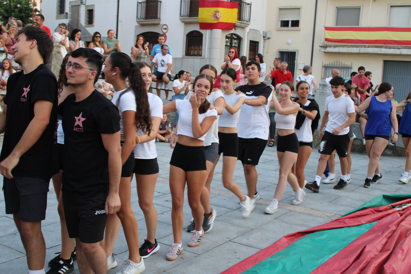 Las peñas disfrutan con las fiestas de Ledrada