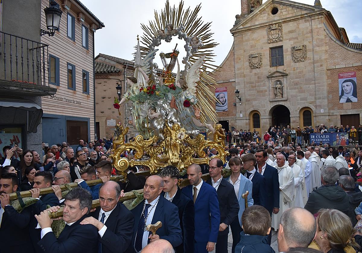 Las andas procesionales del relicario del Santo Brazo en la procesión del pasado octubre.