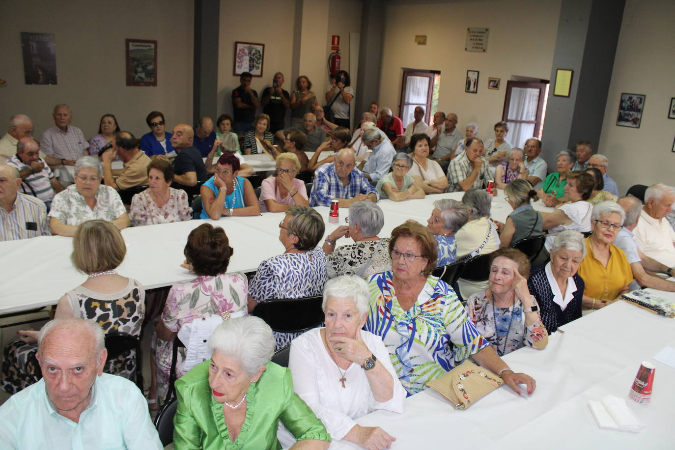 Los mayores de Candelario disfrutan de un animado día de encuentro y homenajes