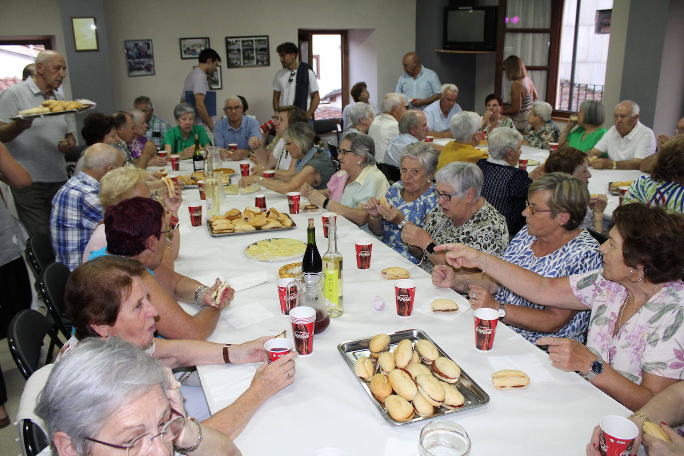 Los mayores de Candelario disfrutan de un animado día de encuentro y homenajes