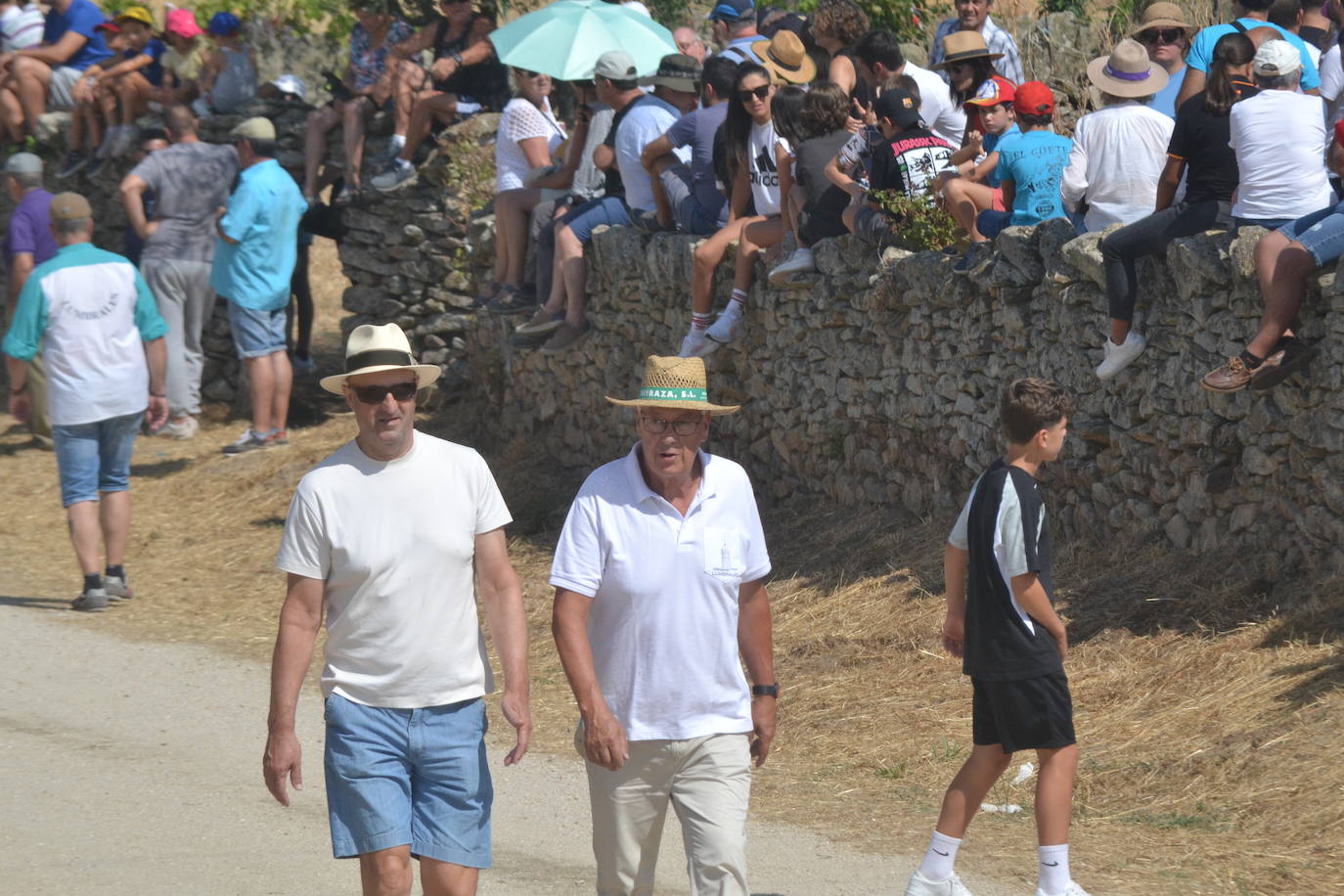 Brillante encierro a caballo en Lumbrales