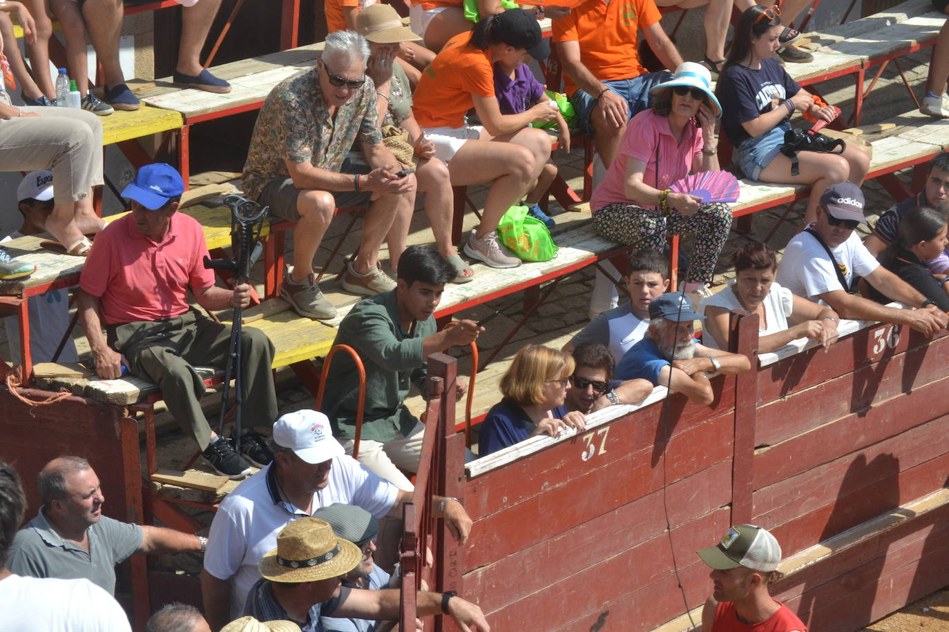 Brillante encierro a caballo en Lumbrales