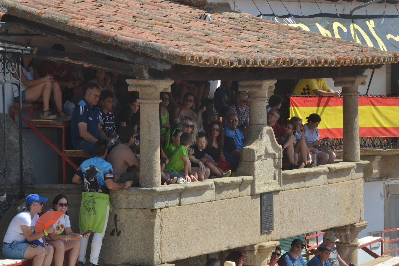 Brillante encierro a caballo en Lumbrales