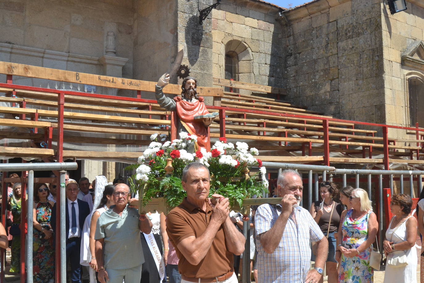 San Bartolo recibe el calor de los vecinos de Aldeadávila