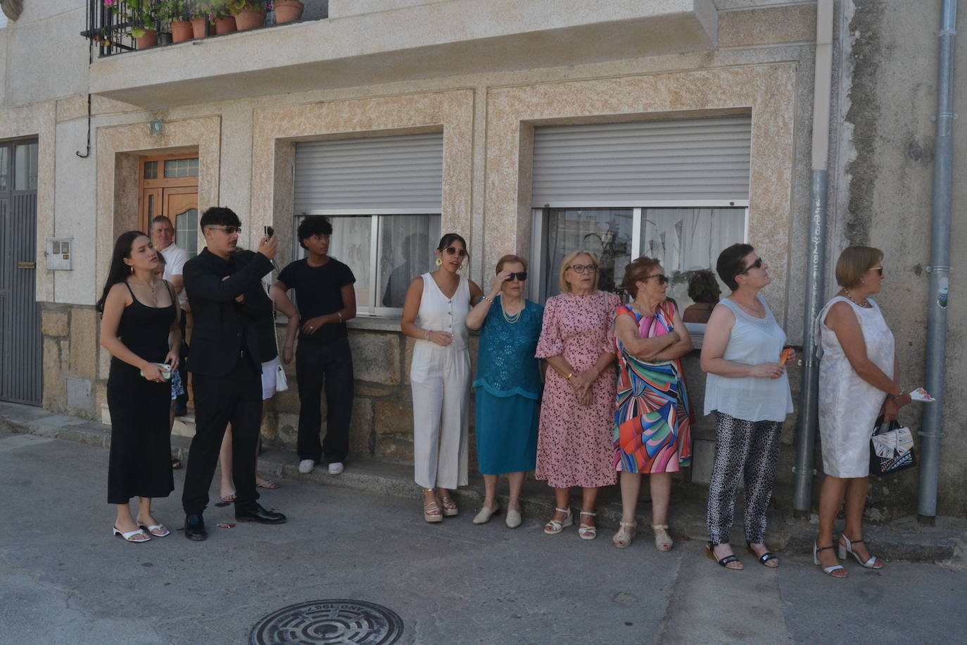 San Bartolo recibe el calor de los vecinos de Aldeadávila