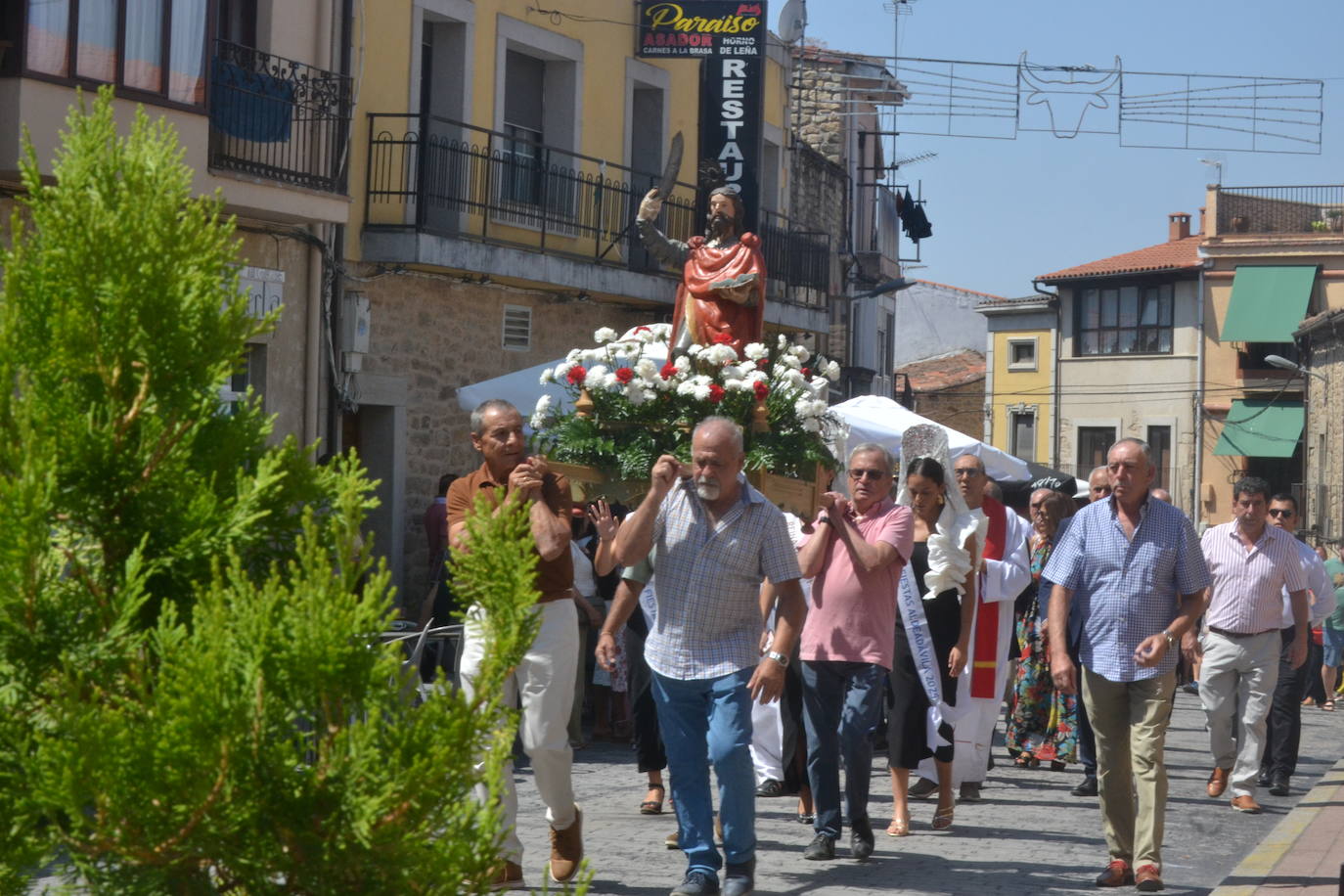 San Bartolo recibe el calor de los vecinos de Aldeadávila