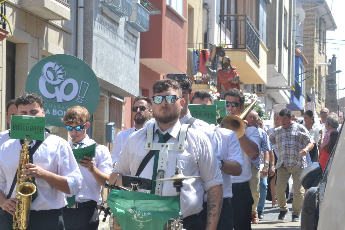 San Bartolo recibe el calor de los vecinos de Aldeadávila